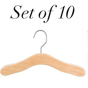 Children/Toddles 10 Set of Wooden Hangers 🧸